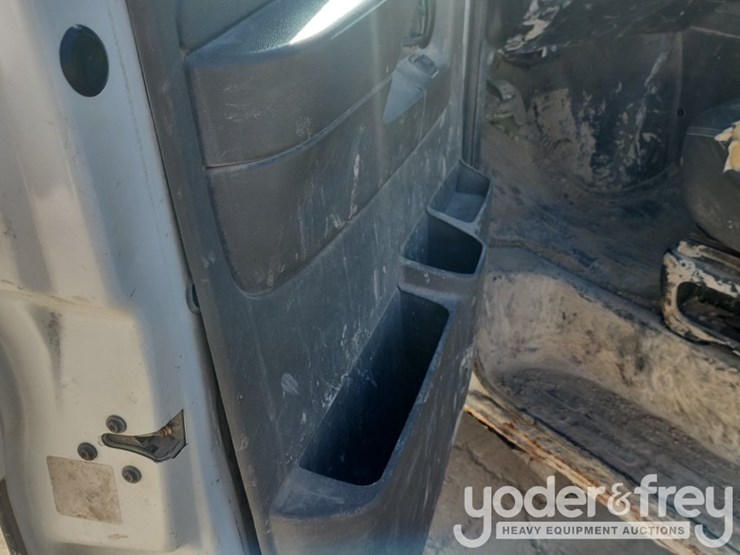 2005-chevrolet-3500-image-15