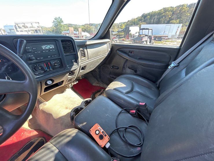 2007-chevrolet-3500-image-11