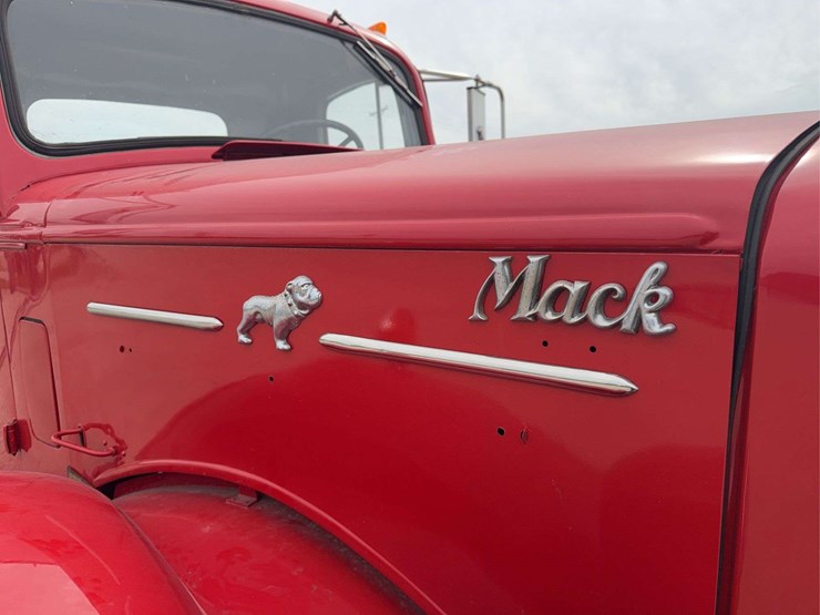 1951-mack-a30-image-17