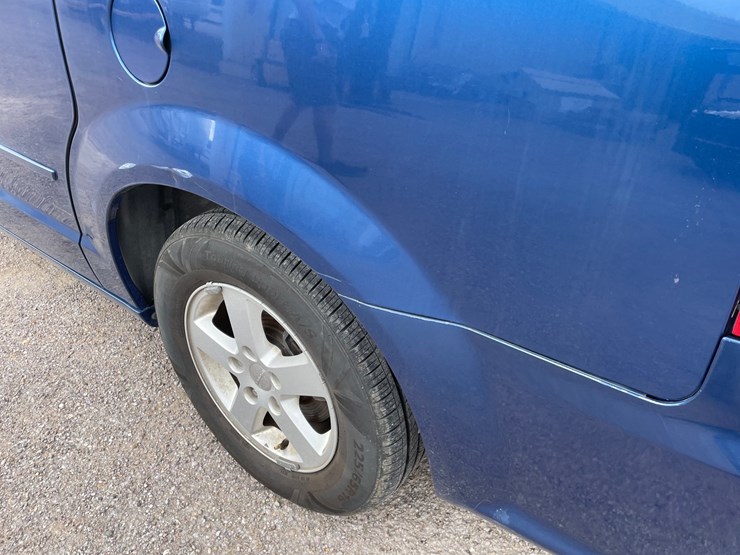 2011-dodge-grand-caravan-image-23