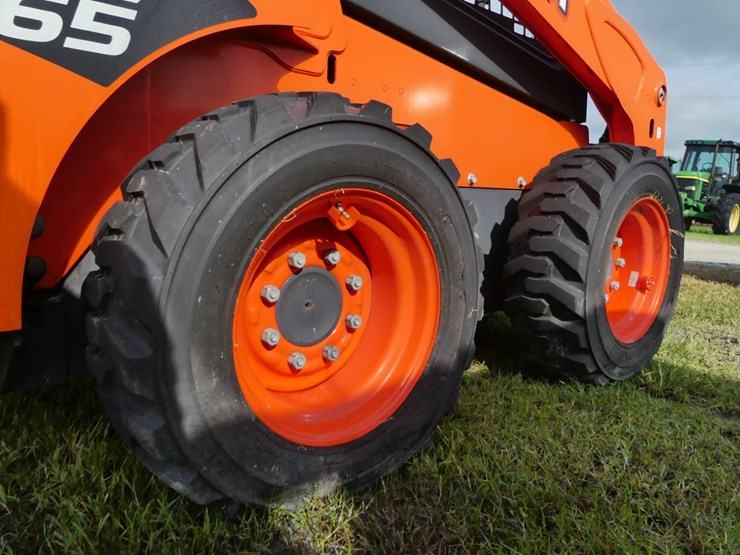 kubota-ssv65-image-6