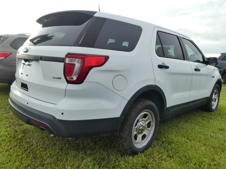 2017-ford-explorer-image-3
