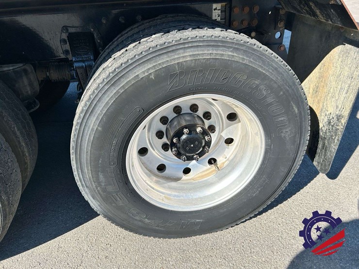 2020-peterbilt-567-image-23