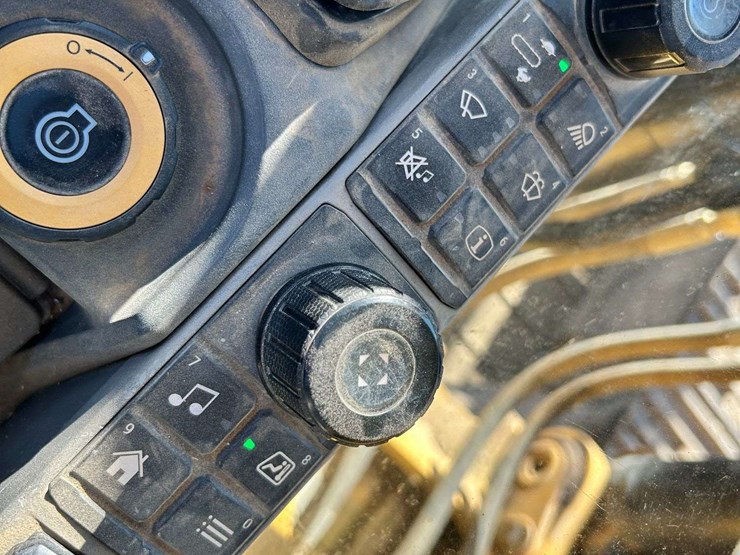 2018-caterpillar-320-image-94