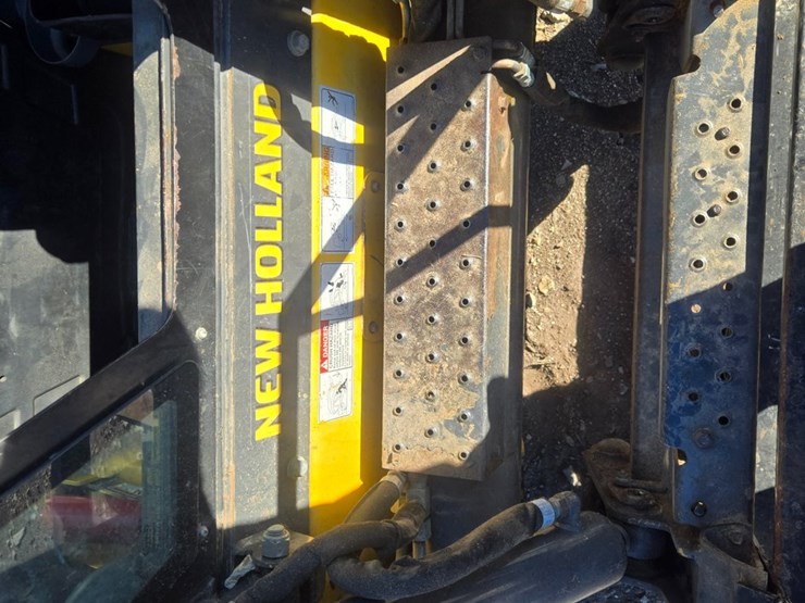 new-holland-l228-image-52