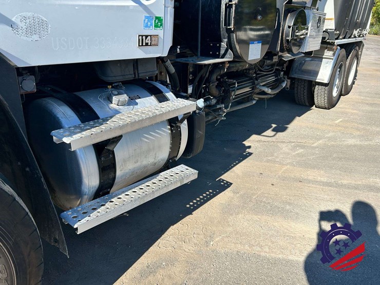 2019-freightliner-114sd-image-18
