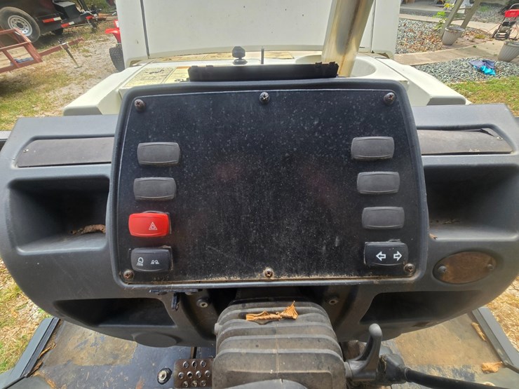 terex-tlb840r-image-46