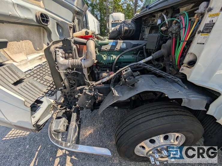2017-volvo-vnl-t/a-day-cab,-volvo-engine-d13-425-h.p.,-odometer-reading-(miles)-823485,-volvo-i-image-26