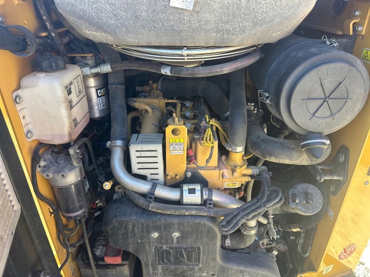 caterpillar-242d-image-27
