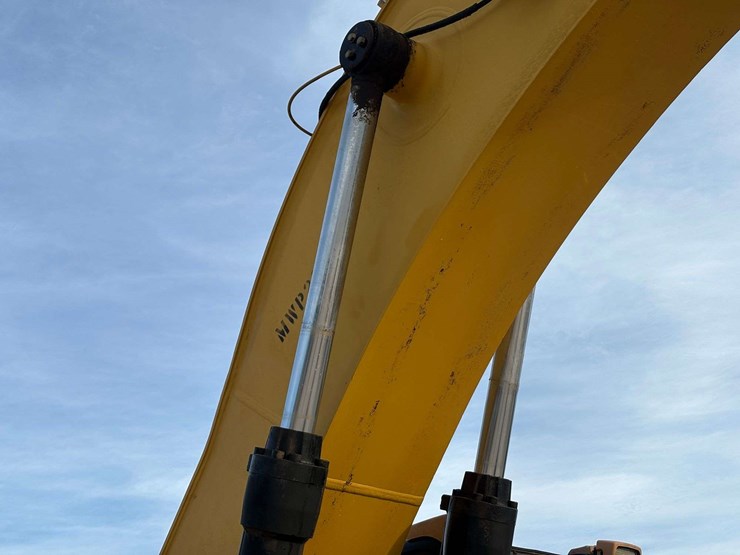 2008-caterpillar-330-image-23