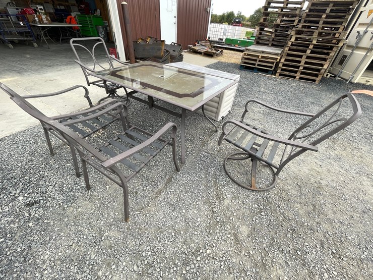 #3055-•-patio-table-and-chairs-image-5