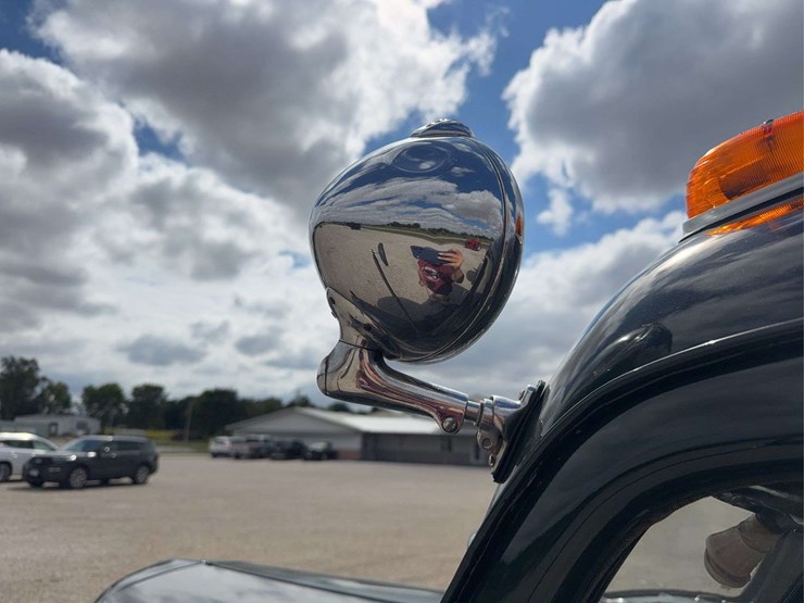 exceptional-international-kb-7-truck-with-fifth-wheel-hitch-image-25