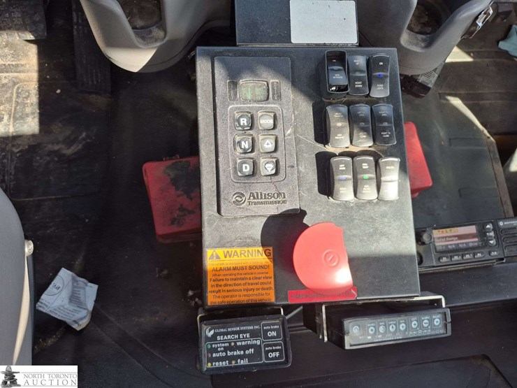 2018-freightliner-m2-106-image-18