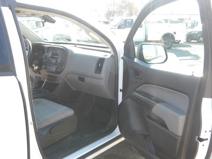 2016-gmc-canyon-image-12