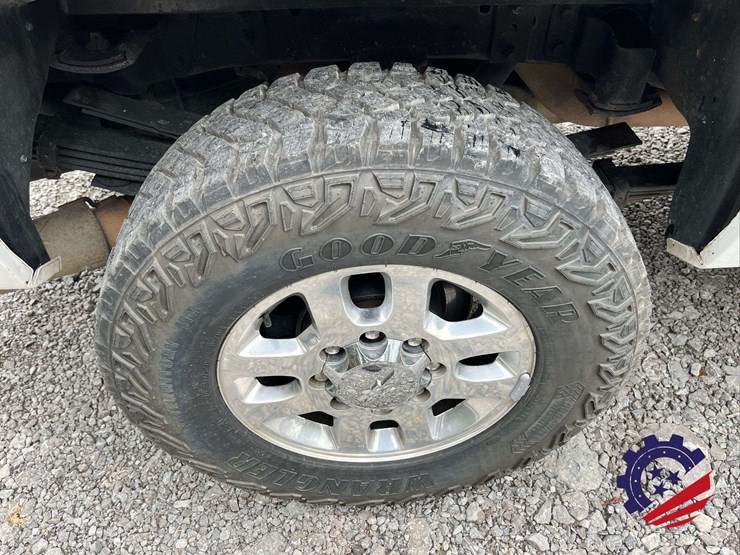 2013-chevrolet-silverado-z71-/-4x4-/-3500hd-pickup-image-9