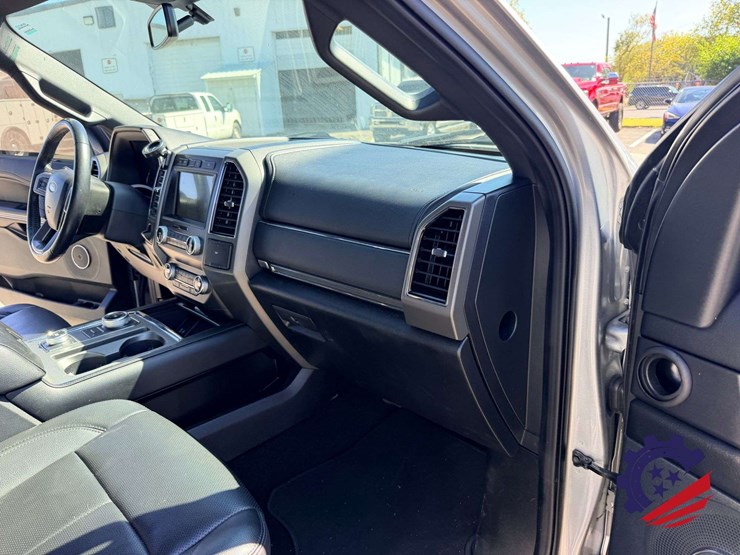 2021-ford-expedition-xlt-image-52