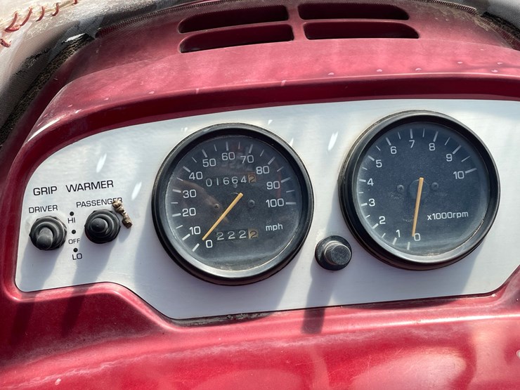 #2898-•-yamaha-venturo-snowmobile-image-21