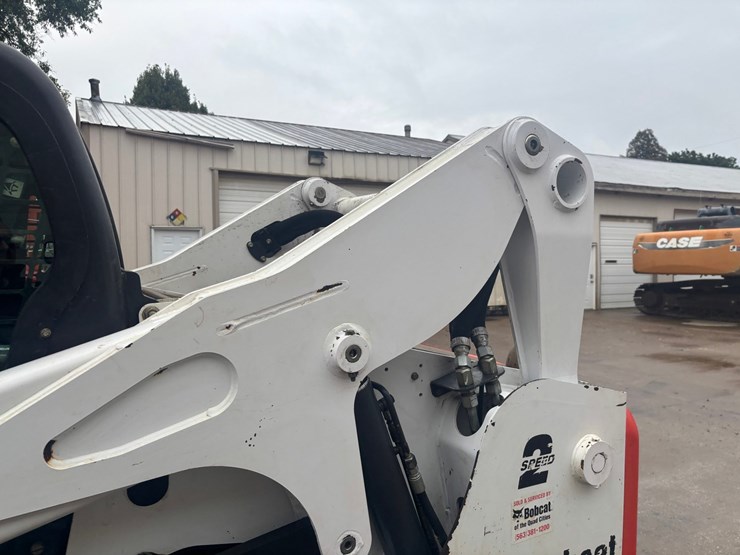 2015-bobcat-t770-image-11