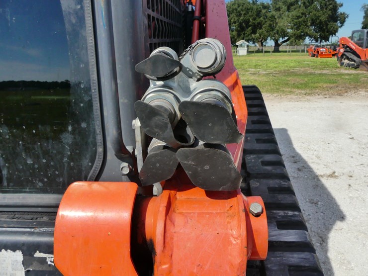 kubota-svl97-2-image-10