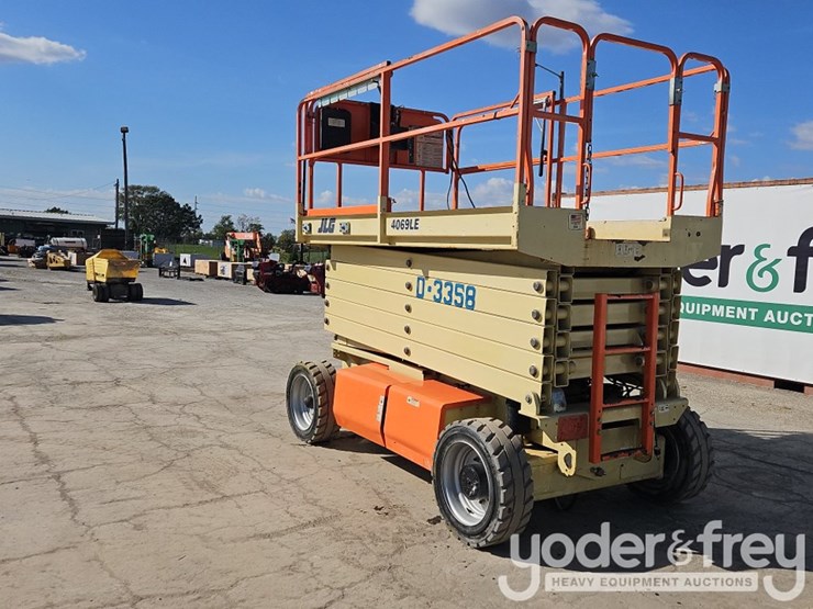 2015-jlg-4069le-image-7