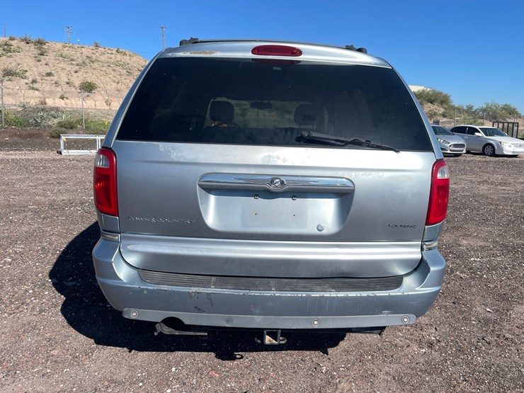 2005-chrysler-town-&-country-image-99