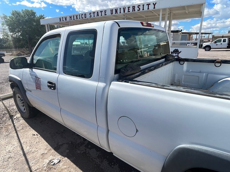 2002-chevrolet-silverado-2500-image-9