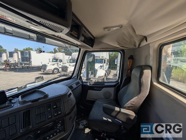 2018-volvo-10-image-22