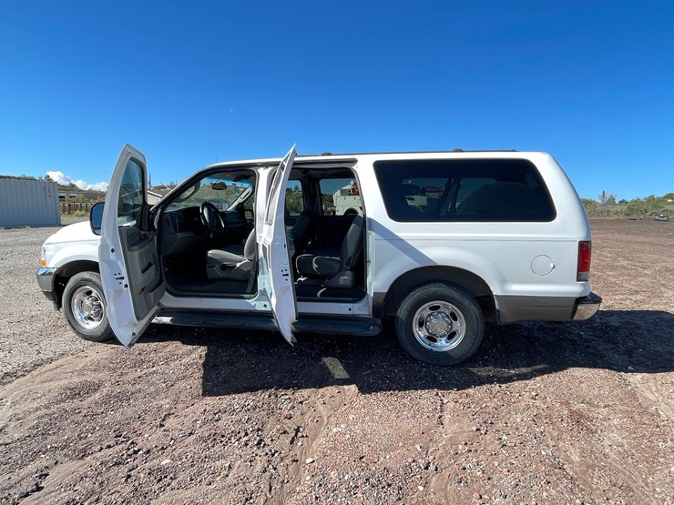 2003-ford-excursion-image-15