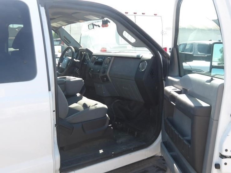 2011-ford-f550-image-16