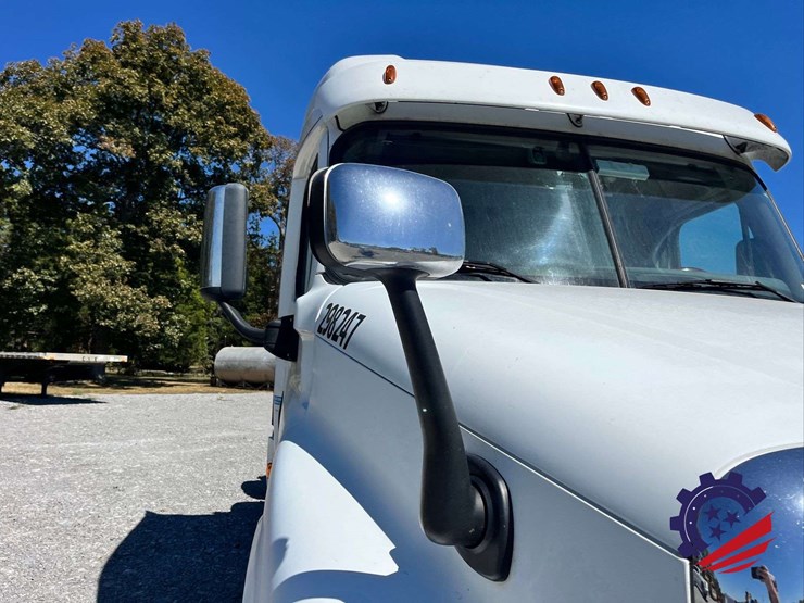2018-freightliner-cascadia-t/a-truck-tractor-image-37