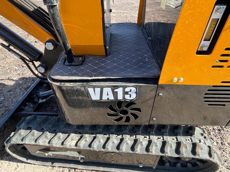 #3062-•-mini-excavator-image-11