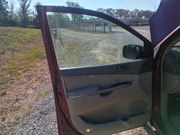 2006-toyota-sienna-image-24