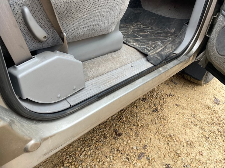 2000-chevrolet-silverado-3500-image-54