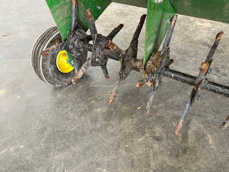 #3002-•-john-deere-yard-dethatcher-image-10