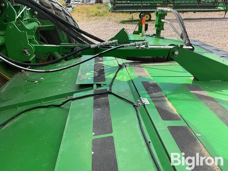 2021-john-deere-w235-image-20