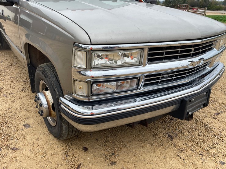 2000-chevrolet-silverado-3500-image-13