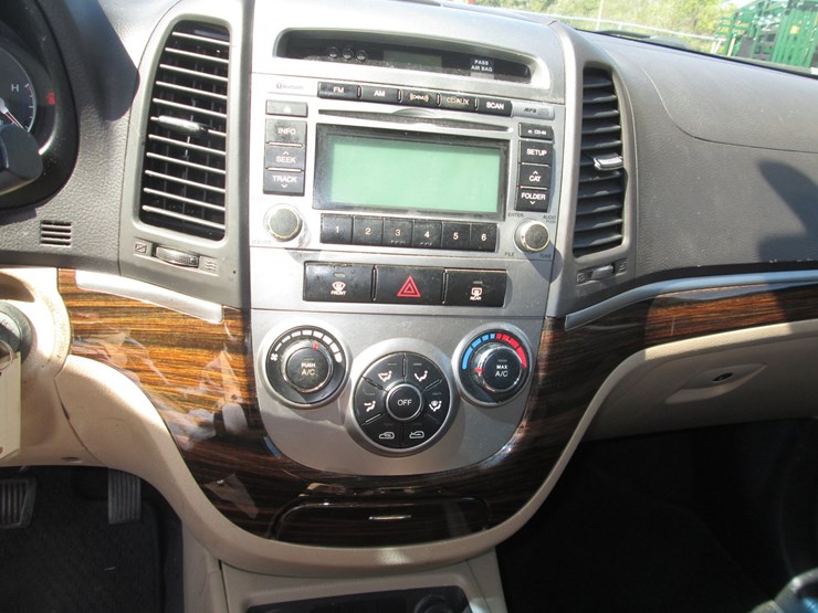 2012-hyundai-santa-fe-image-28