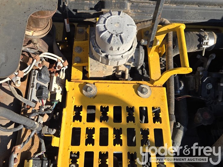 2015-komatsu-pc210-lc-11-image-57