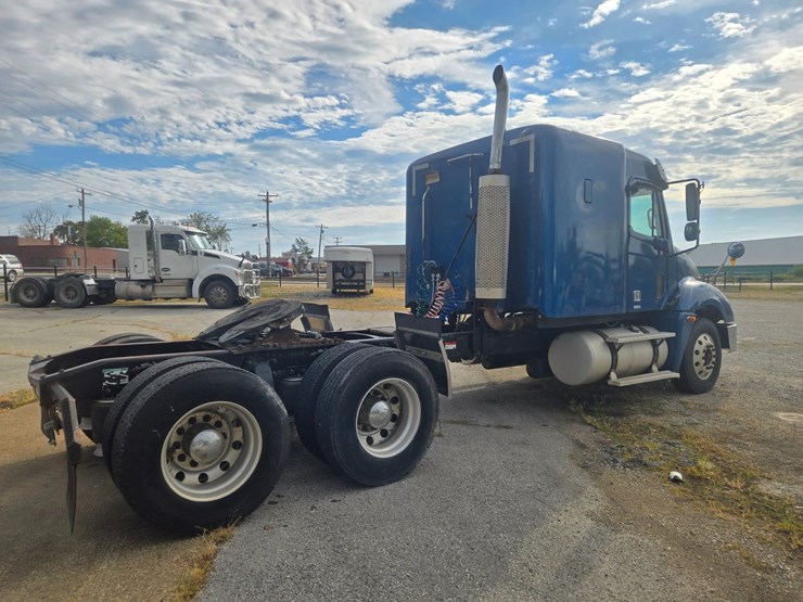 2006-freightliner-columbia-120-image-14