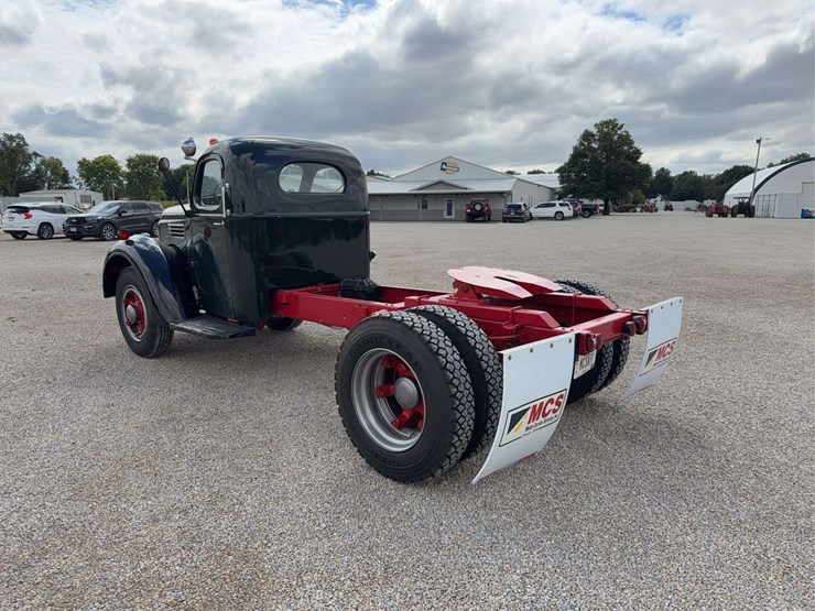exceptional-international-kb-7-truck-with-fifth-wheel-hitch-image-3