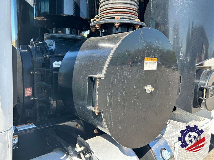 2020-peterbilt-567-image-50