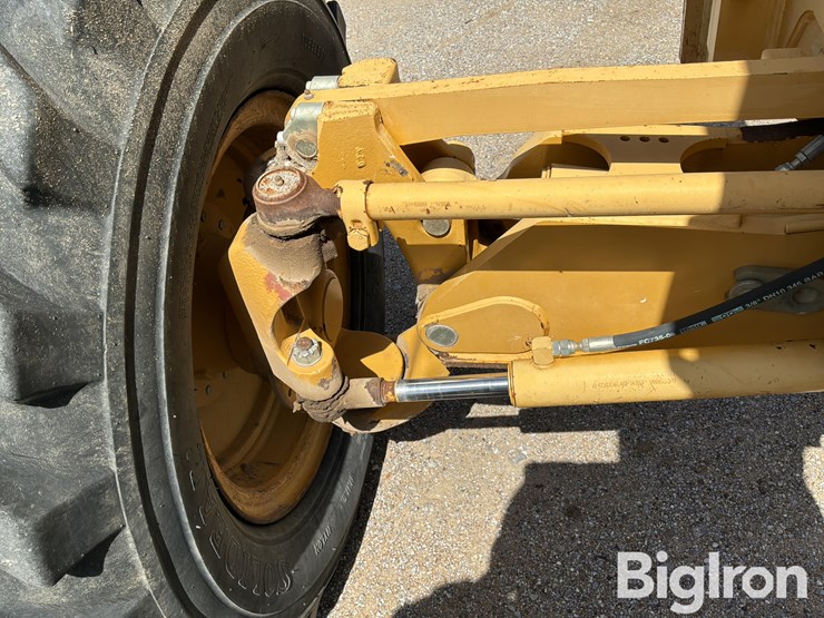 2013-deere-670g-image-14