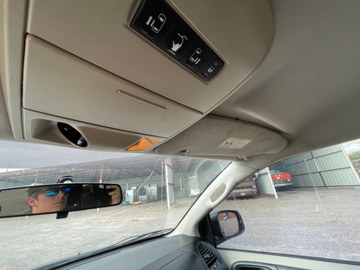 2011-dodge-grand-caravan-image-48