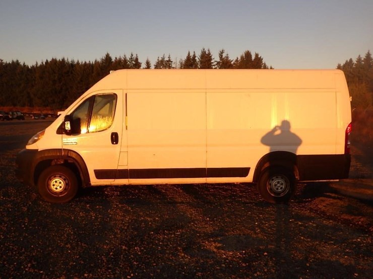 2021-dodge-3500-image-2