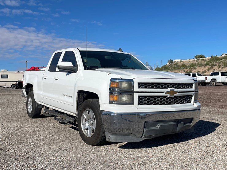 #2754-•-2015-chevrolet-silverado-(title-in-delay)-image-3