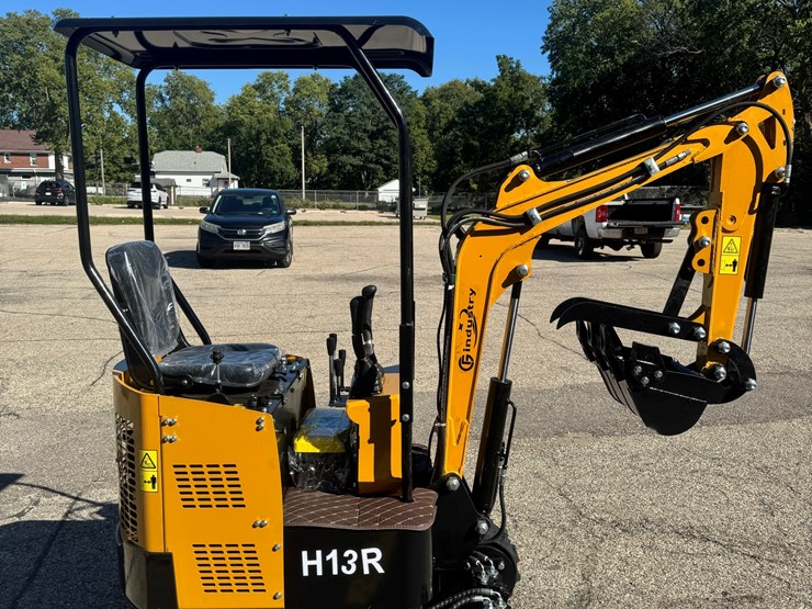 2026-unused-h13r-mini-excavator-image-1