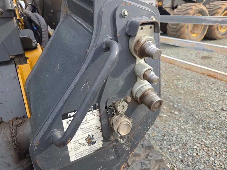 2020-deere-331g-image-16