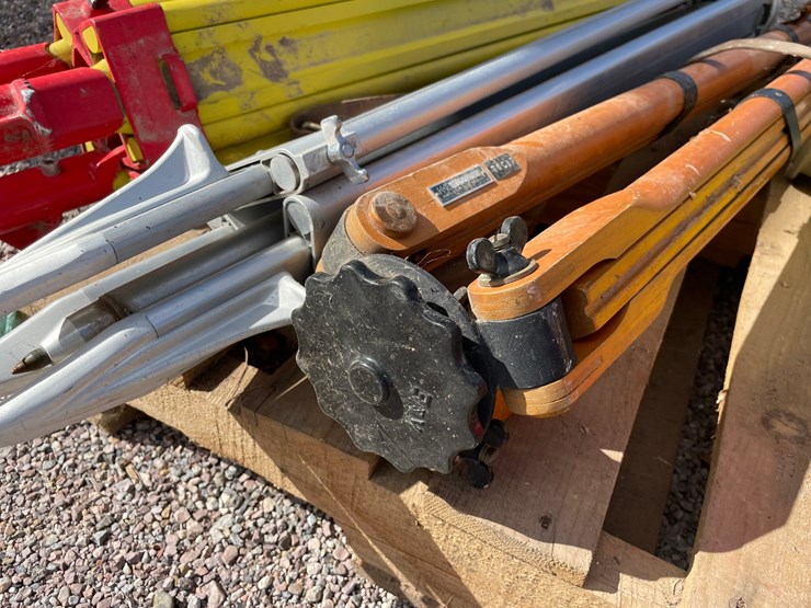 #4665-•-lot-of-surveying-tripods-image-15