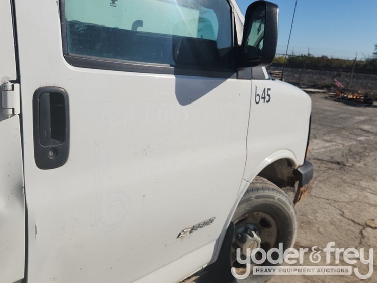 2005-chevrolet-3500-image-37