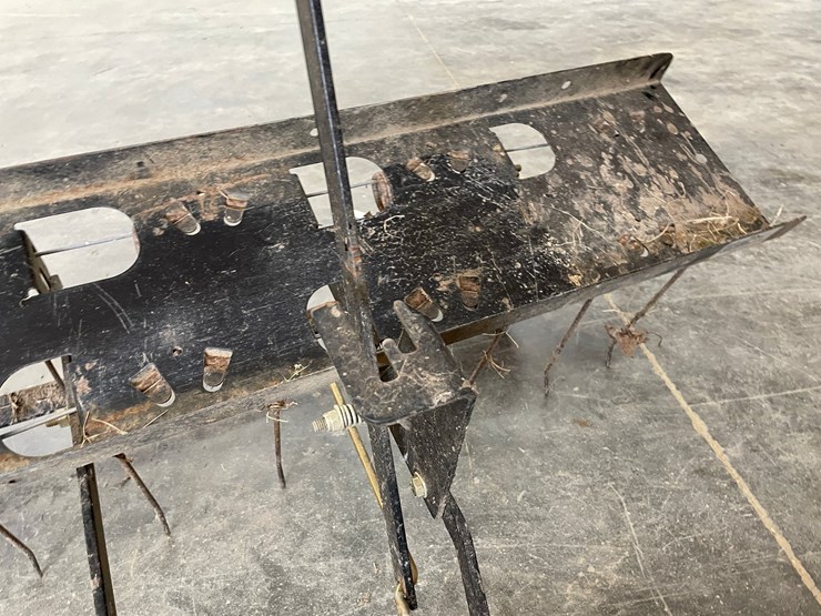 #3003-•-brinly-hardy-company-yard-dethatcher-image-11